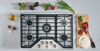Café 30" Built-In 5-Burner Gas Cooktop - CGP95303MS2|Surface de cuisson à gaz encastrée Café de 30 po à 5 brûleurs - CGP95303MS2|CGP9530M