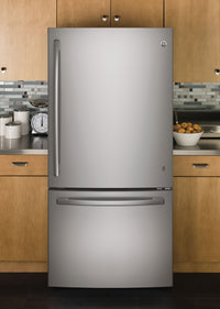 GE 24.9 Cu. Ft. Bottom-Mount Refrigerator – GDE25ESKSS|Réfrigérateur GE de 24,9 pi³ à congélateur inférieur – GDE25ESKSS|GDE25ESS